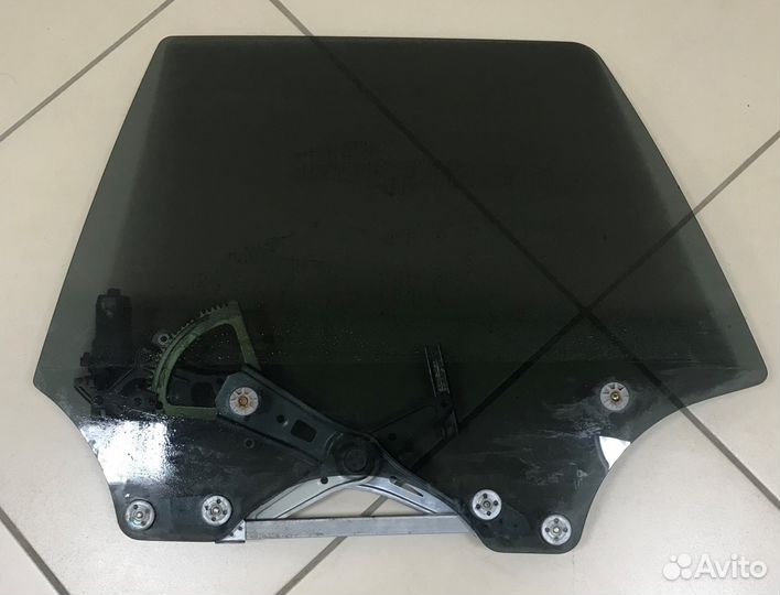 Стекло задней левой двери на Subaru Outback B13