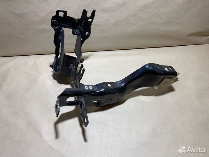 Кронштейн фар правый Bmw 5-Series G30