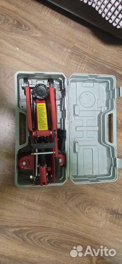 Домкрат подкатной 2 т