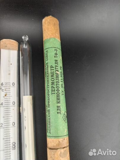 Два больших термометра времен СССР для кинофотолюб