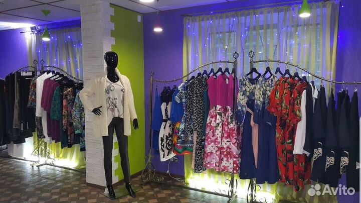 Оборудование для магазина одежды, стойки и вешала