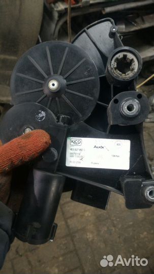 Ауди А8 Д3 Audi A8 D3 привод открывания багажника