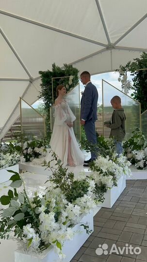 Свадебное платье со шлейфом