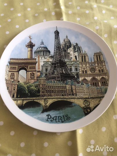 Настенная тарелка- панно