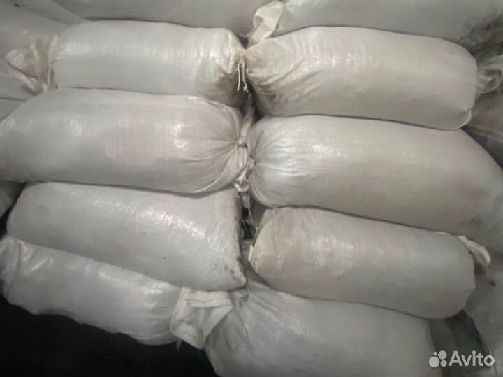 В мешках грунт чернозем перегной навоз и т.д