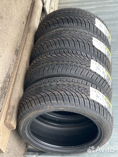 Roadmarch Winter XPro 888 215/65 R16 97T