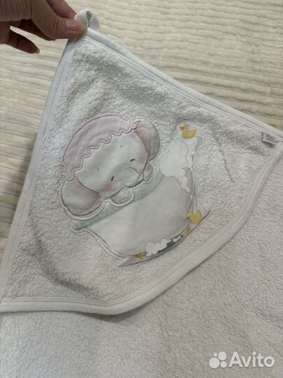 2 полотенца с уголком для новорожденных