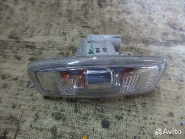 Повторитель на крыло белый Nissan Almera (G15) 201