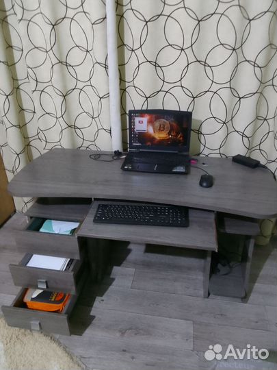 Компьютерный стол