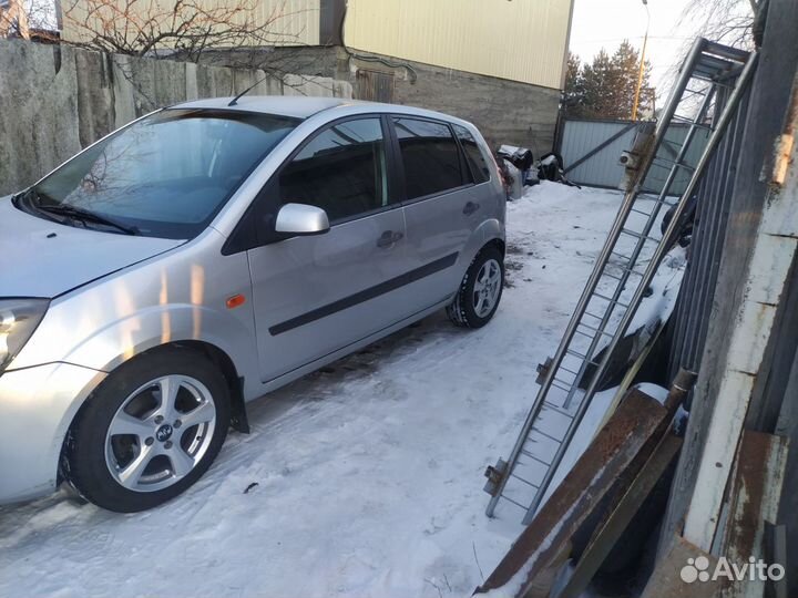 Ford Fiesta 1.4 МТ, 2007, битый, 152 000 км