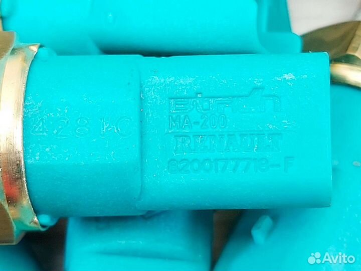 Датчик заднего хода Renault 8200177718