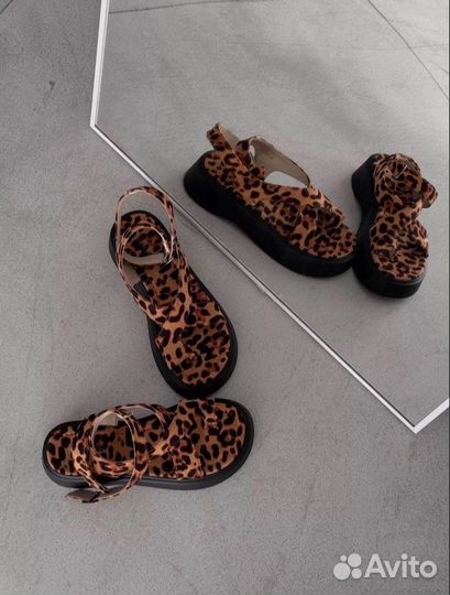 Сандалии для девочки
