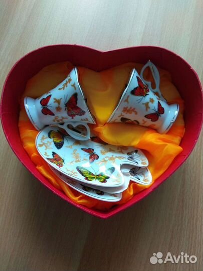 Подарочный набор из двух чашек с блюдцами