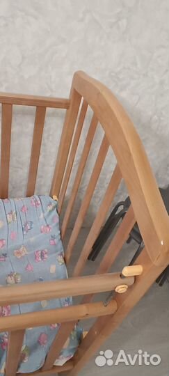 Детская кроватка с маятником