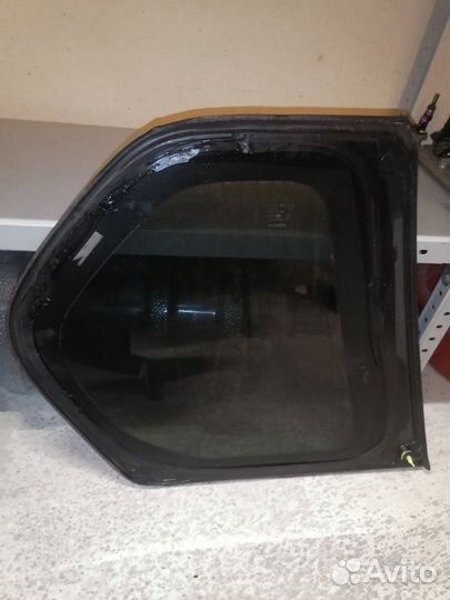 Форточка собачника правая Nissan X-Trail TNT31