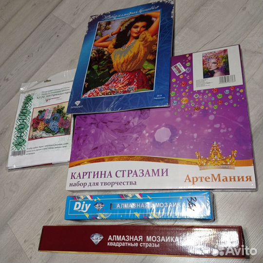 Наборы для вышивания бисером, нитками, стразами