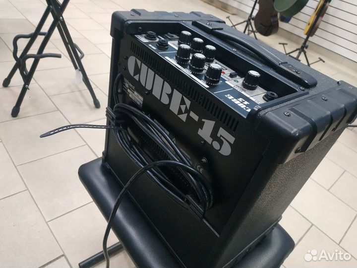 Комбоусилитель Roland cube