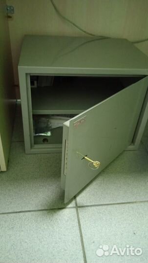 Сейф металлический