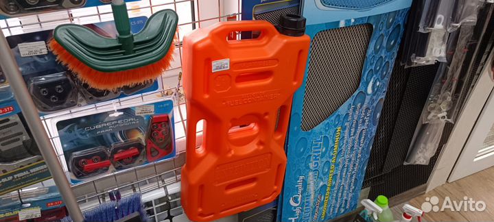 Канистра для топлива 10л красная пластик