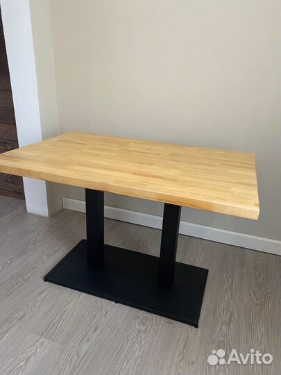 Стол для кафе