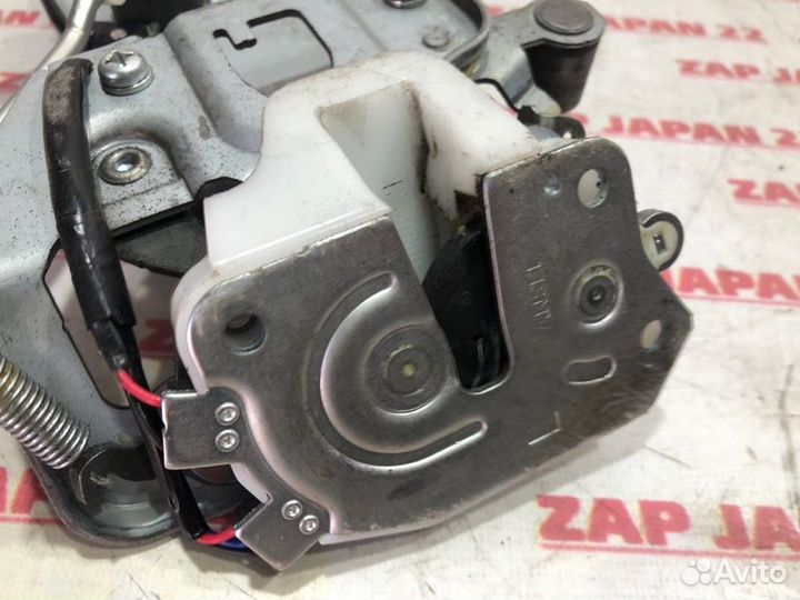 Замок сдвижной двери Mitsubishi Delica PD6W 6G72