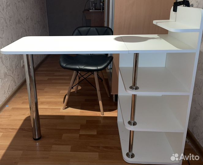 Маникюрный стол