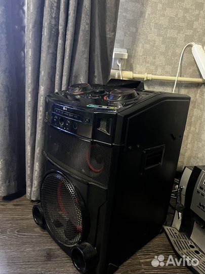 Колонка LG 1000 W