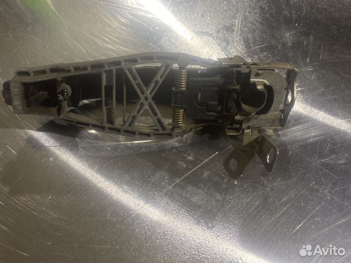 Ручка двери передняя левая T5 7H0.837.886C