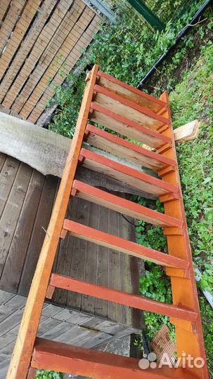 Лестница деревянная