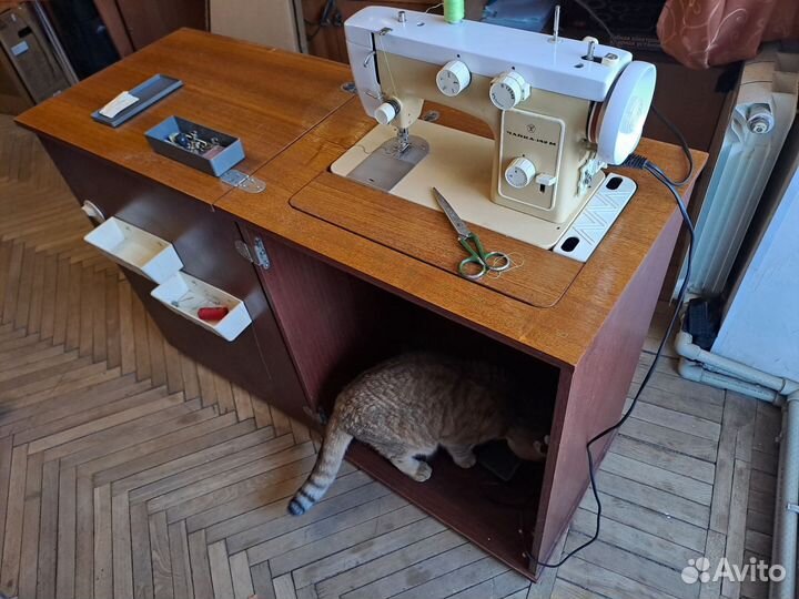 Швейная машинка Чайка 142м