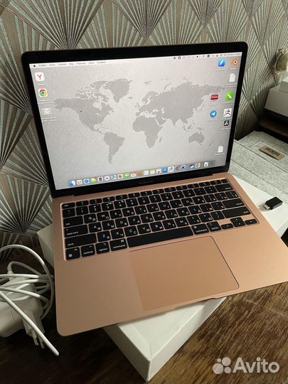 MacBook Air M1 13 - inch 8/256 GB