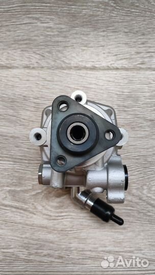 Насос гура на фольксваген Т5/Т6 2H0422154A