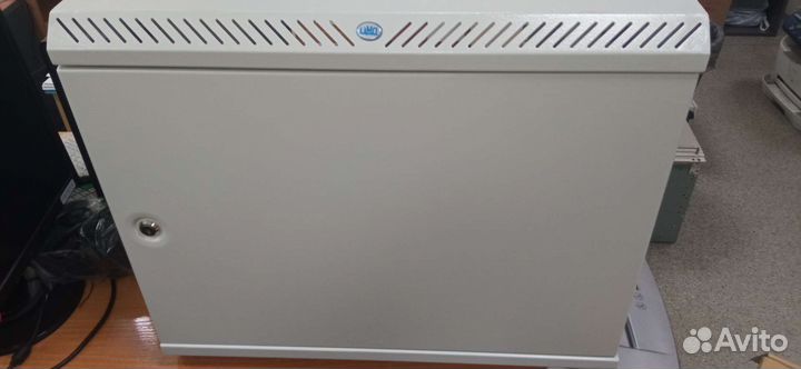 Коммуникационный шкаф настенный 19дюймов