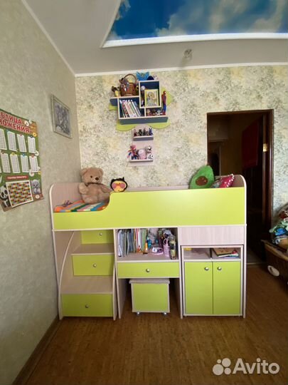 Набор мебели в детскую комнату