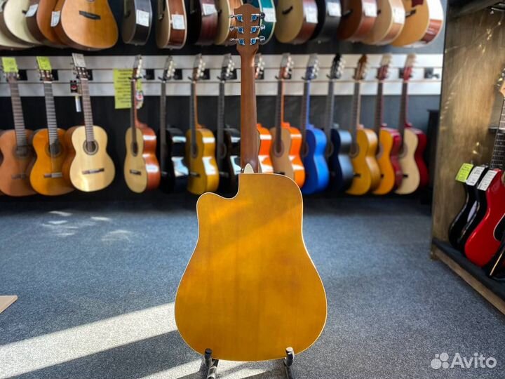 Акустическая гитара