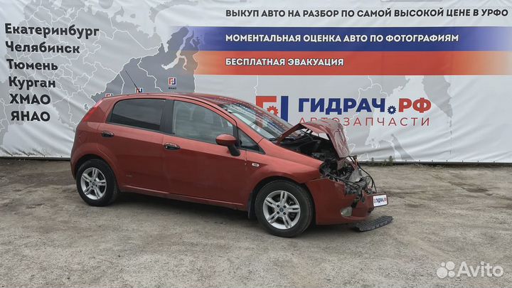 Повторитель на крыло белый Fiat Grande Punto (199)