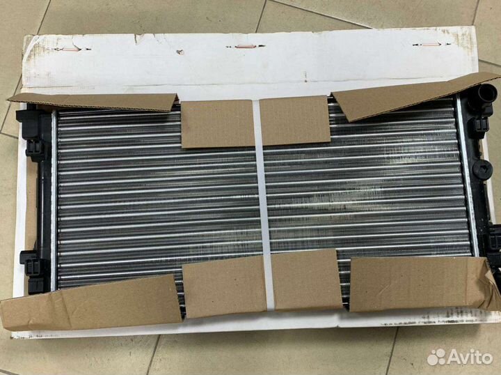 Радиатор охлаждения Фольксваген Поло
