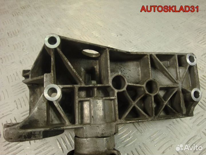 Кронштейн генератора Volkswagen Polo 032145169M