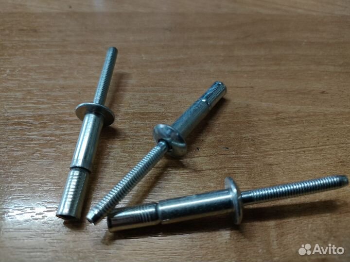 Заклепка для снегохода BRP