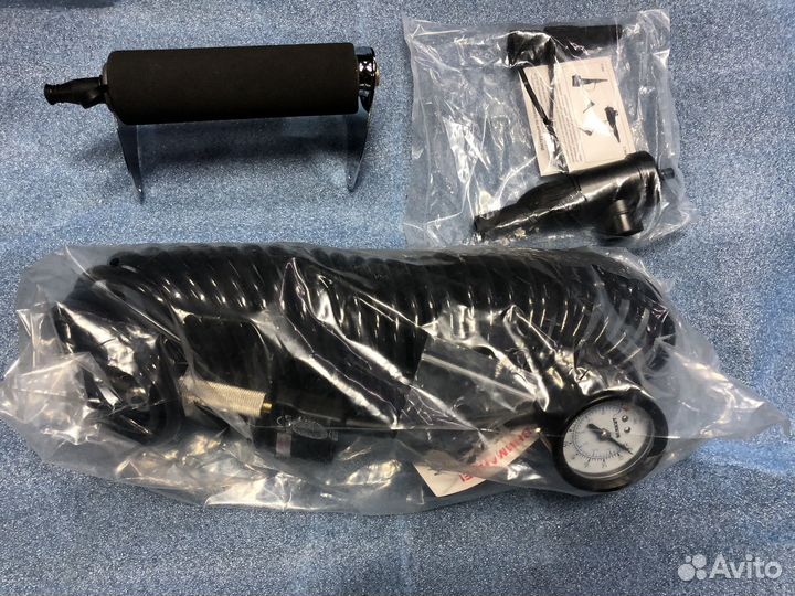 Шланг подкачки с манометром berkut