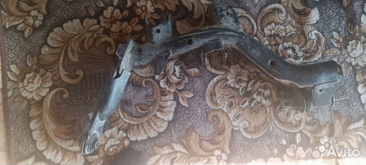 Задний правый нижний рычаг. Хонда cr-v Real BR