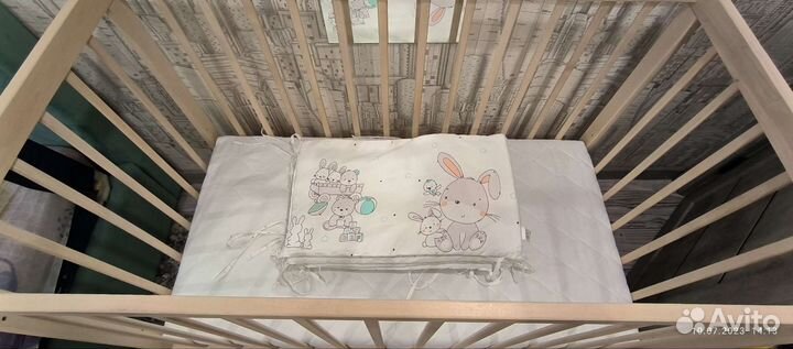 Новые кроватка с матрасом, бортиками и игрушками