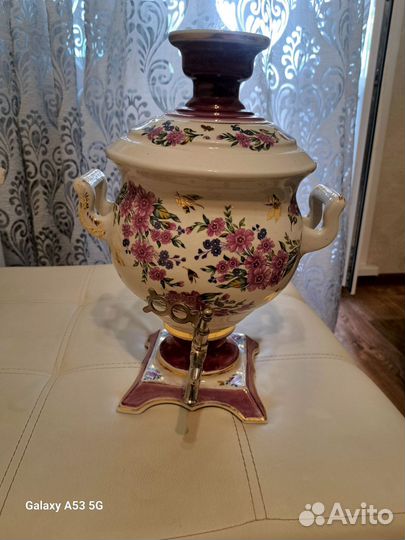 Большой старинный самовар