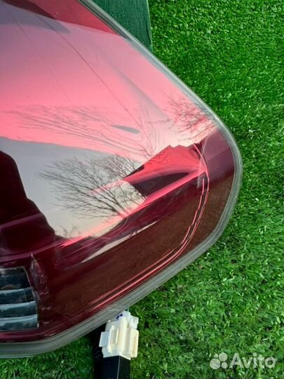 Стоп-сигнал задний правый Toyota Harrier GSU31