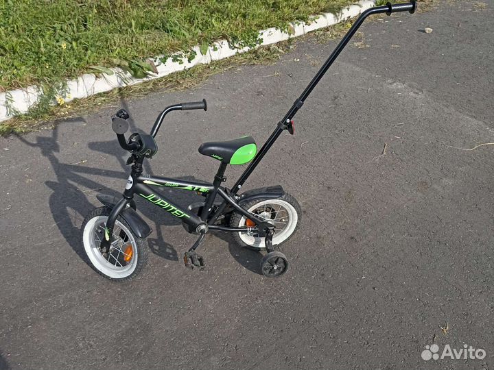 Детский велосипед с ручкой