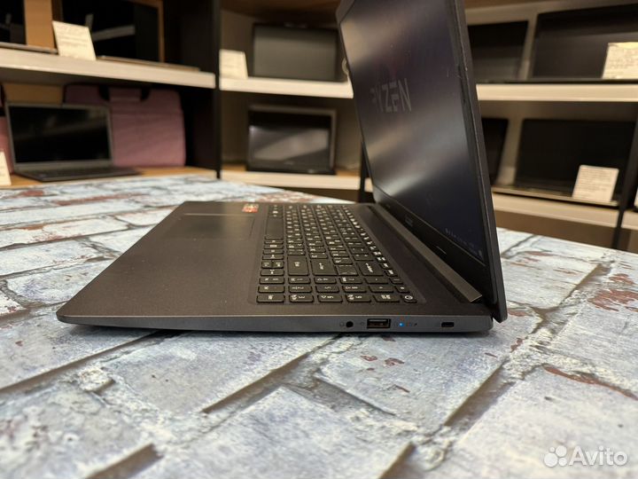 Игровой ноутбук fullhd Ryzen 8ядер/8Gb/SSD