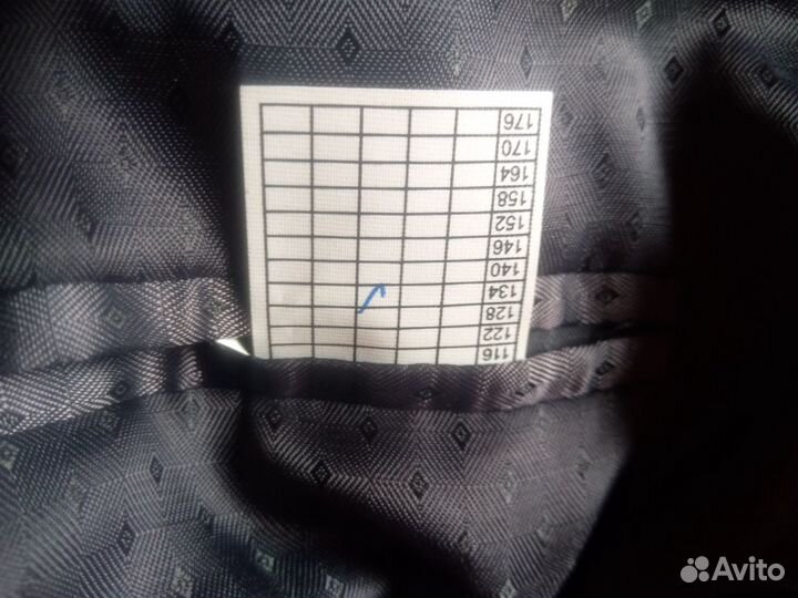 Школьный костюм серый. р.32