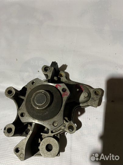 Помпа на mazda 626 Ge FS FP