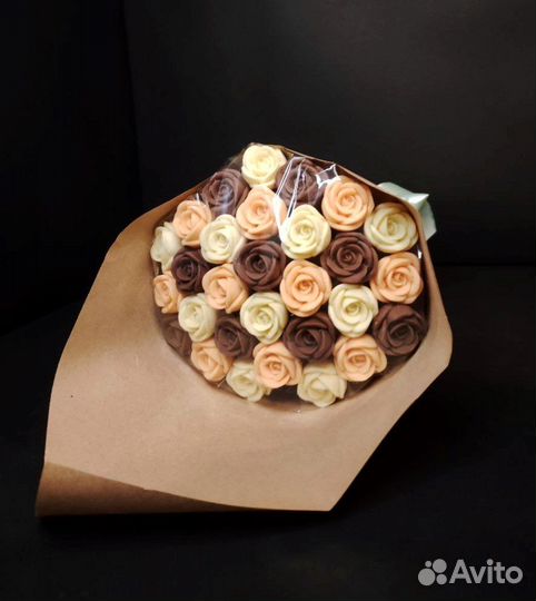 Букет - 29 Роз из Белого и Молочного Шоколада