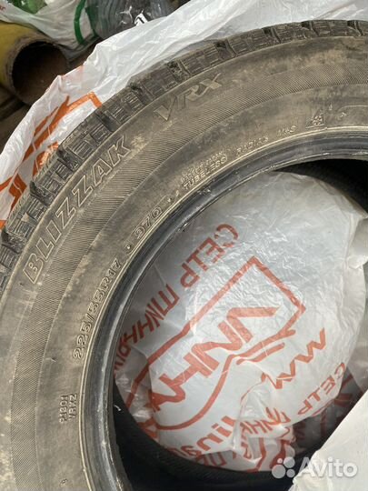 Bridgestone Blizzak VRX 225/55 R17